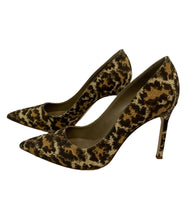 Load image into Gallery viewer, Manolo Blahnik Leopard Pumps size 37
