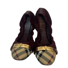 Load image into Gallery viewer, Burberry Flats wine
