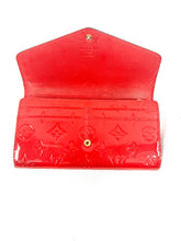 Load image into Gallery viewer, Louis Vuitton Vernis Red Wallet
